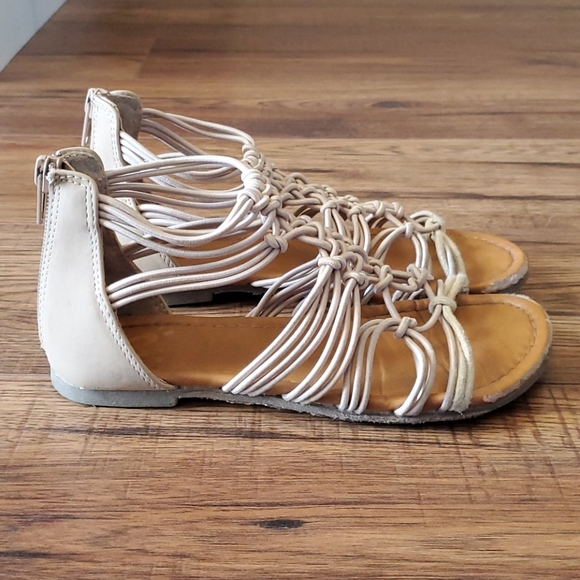 white Justice sandals - Picture 1 of 7